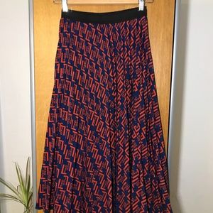 Pleated “LOVE” Print Midi Skirt w/Elastic Waistband